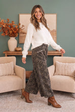 Load image into Gallery viewer, Wild Side Wide Leg Leopard Cargo Pants