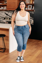 Load image into Gallery viewer, JUDY BLUE- Emily High Rise Cool Denim Pull On Capri Jeans