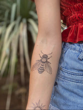 Load image into Gallery viewer, Nature Tats Temp Tattoo - BIG BEE