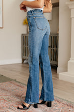 Load image into Gallery viewer, JUDY BLUE- Genevieve Mid Rise Vintage Bootcut Jeans