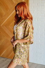 Load image into Gallery viewer, CENTER & MAIN- Go Anywhere Floral Kimono