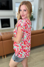 Load image into Gallery viewer, DEAR SCARLETT- Lizzy Cap Sleeve Top in Ivory and Coral Floral