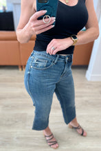 Load image into Gallery viewer, JUDY BLUE- Hayes High Rise Wide Leg Crop Jeans