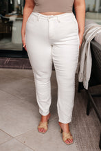 Load image into Gallery viewer, JUDY BLUE- Maddie Mid Rise Braided Side Seam Relaxed Jeans