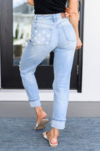 Load image into Gallery viewer, Sam Mid Rise Star Pocket Boyfriend Jeans BY JUDY BLUE