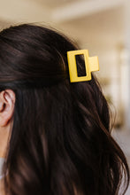 Load image into Gallery viewer, Claw Clip Set of 4 in Lemon
