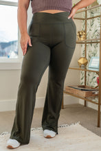 Load image into Gallery viewer, RAE MODE- On the Move V Front Flare Leggings in Olive
