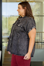 Load image into Gallery viewer, Cool and Carefree Denim Button Down (Reg & Curvy)