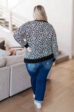 Load image into Gallery viewer, Cozy in Cheetah Pullover Sweatshirt (Reg & Curvy)