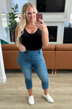 Load image into Gallery viewer, JUDY BLUE- Emily High Rise Cool Denim Pull On Capri Jeans