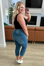 Load image into Gallery viewer, JUDY BLUE- Emily High Rise Cool Denim Pull On Capri Jeans