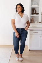 Load image into Gallery viewer, W23 Mid-Rise Relaxed Fit Mineral Wash Jeans
