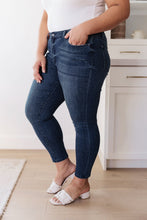 Load image into Gallery viewer, W23 Mid-Rise Relaxed Fit Mineral Wash Jeans