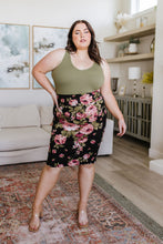Load image into Gallery viewer, Perfectly Pristine Floral Pencil Skirt
