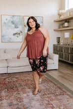 Load image into Gallery viewer, Perfectly Pristine Floral Pencil Skirt