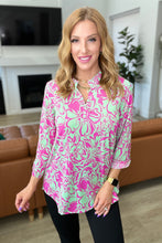 Load image into Gallery viewer, DEAR SCARLETT- Lizzy Top in Emerald Pink Floral