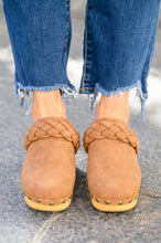 Load image into Gallery viewer, W23 Taylor Braided Clogs In Brown