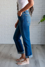 Load image into Gallery viewer, Campbell High Rise Center Seam Detail Straight Jeans- JUDY BLUE
