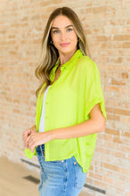 Load image into Gallery viewer, Bright Idea Button Down in Citrus- JODIFL
