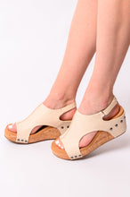 Load image into Gallery viewer, Carley Wedge Sandals in Cream- CORKY&#39;S
