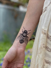 Load image into Gallery viewer, Nature Tats Temp Tattoo - BIG BEE
