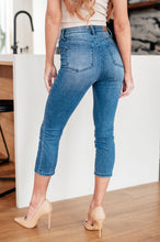 Load image into Gallery viewer, JUDY BLUE- Emily High Rise Cool Denim Pull On Capri Jeans
