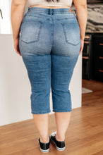 Load image into Gallery viewer, JUDY BLUE- Emily High Rise Cool Denim Pull On Capri Jeans
