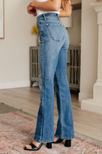 Load image into Gallery viewer, JUDY BLUE- Genevieve Mid Rise Vintage Bootcut Jeans
