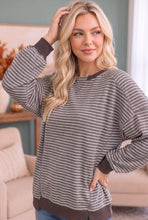 Load image into Gallery viewer, Crush on You Raglan Pullover in Mocha
