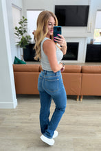 Load image into Gallery viewer, Campbell High Rise Center Seam Detail Straight Jeans- JUDY BLUE
