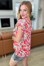 Load image into Gallery viewer, DEAR SCARLETT- Lizzy Cap Sleeve Top in Ivory and Coral Floral
