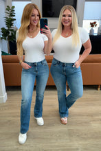 Load image into Gallery viewer, JUDY BLUE- Genevieve Mid Rise Vintage Bootcut Jeans
