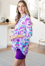 Load image into Gallery viewer, DEAR SCARLETT- Lizzy Top in Lavender and Purple Brush Strokes

