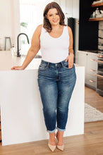 Load image into Gallery viewer, JUDY BLUE- London Midrise Cuffed Boyfriend Jeans
