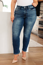 Load image into Gallery viewer, JUDY BLUE- London Midrise Cuffed Boyfriend Jeans
