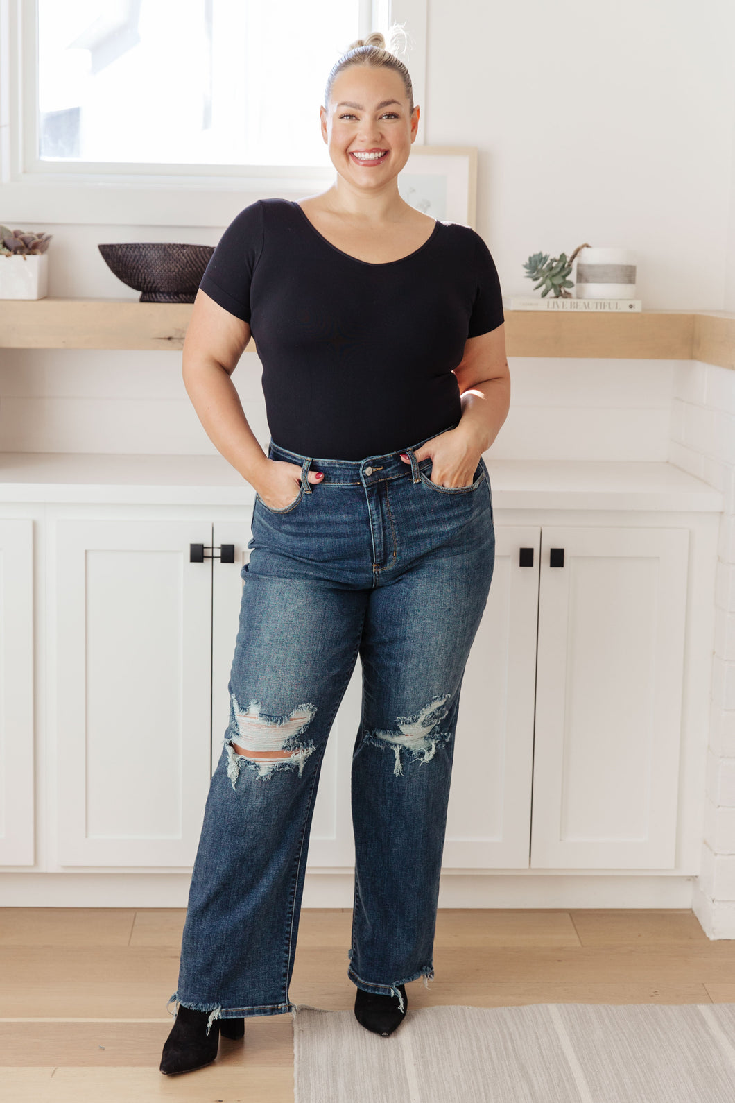JUDY BLUE- Rose High Rise 90's Straight Jeans in Dark Wash