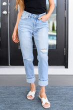 Load image into Gallery viewer, Sam Mid Rise Star Pocket Boyfriend Jeans BY JUDY BLUE
