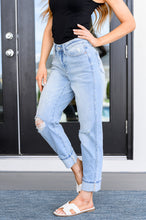 Load image into Gallery viewer, Sam Mid Rise Star Pocket Boyfriend Jeans BY JUDY BLUE
