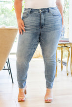 Load image into Gallery viewer, RESTOCK!! - Judy Blue Veronica High Rise Control Top Vintage Skinny Jeans
