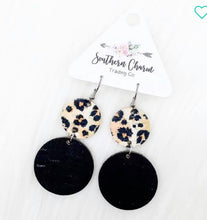 Load image into Gallery viewer, Peach Leopard &amp; Black Corkies

