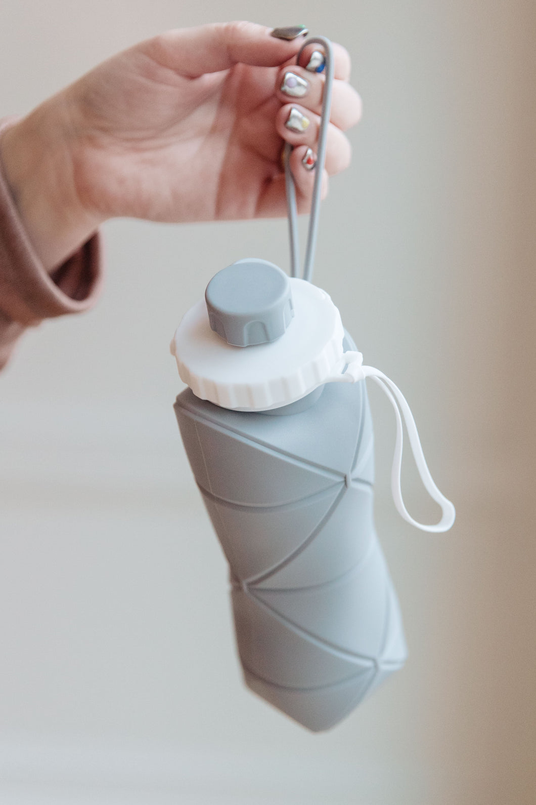 AVE SHOPS- Collapsing Silicon Water Bottle in Diamond Gray