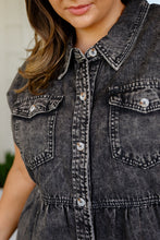 Load image into Gallery viewer, Cool and Carefree Denim Button Down (Reg &amp; Curvy)
