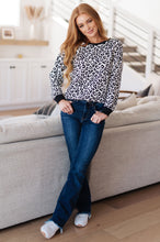 Load image into Gallery viewer, Cozy in Cheetah Pullover Sweatshirt (Reg &amp; Curvy)
