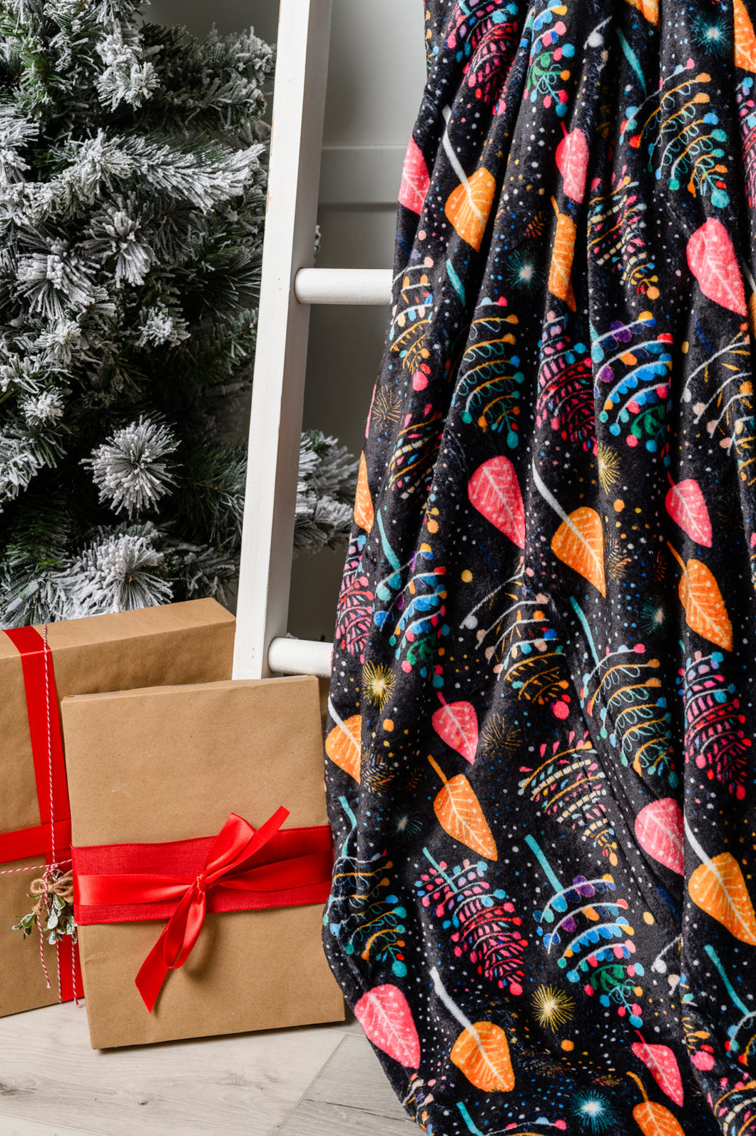 SP24- Holiday Fleece Blanket in Neon Trees