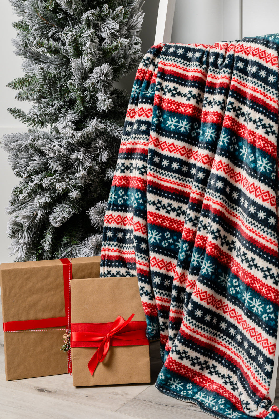 SP24- Holiday Fleece Blanket in Sweater Knit