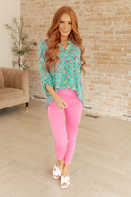 Load image into Gallery viewer, DEAR SCARLETT- Lizzy Top in Emerald Floral
