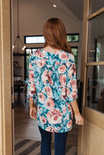 Load image into Gallery viewer, SP24- Whisked Away Floral Top (Reg &amp; Curvy)

